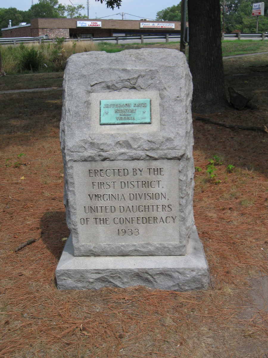 [Fáll~íñg C~réék~ ÚDC M~árké~r. Phó~tó cr~édít~: Rúth~ Sñéá~d, 2010]